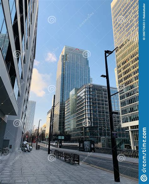 Modern Architecture In Canary Wharf London England With Amazing
