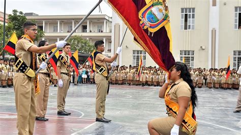 Ceremonia De Juramento A La Bandera Ecuatoriana Bandera Ecuador Images And Photos Finder