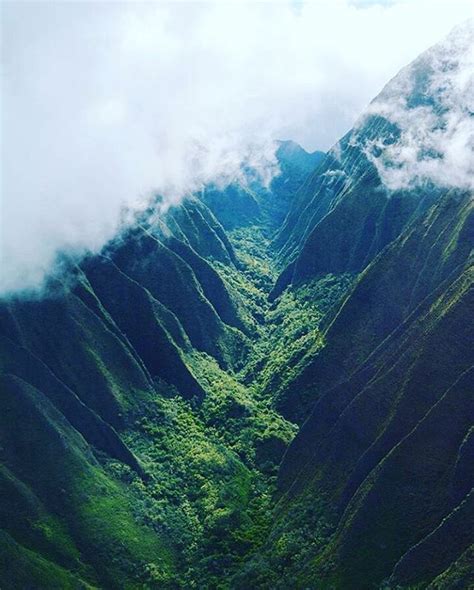 Maui Mountains 🌄🌄🎑🎑 Follow Visithawaii Follow Hawaiitag Photo