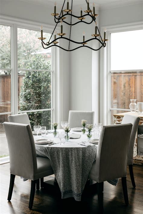 You can make other christmas designs with the yarn also, like a candy cane weaved with red and white yarn, or get really creative. Tablescape - Blue and white floral Inida Amory Juliska ...