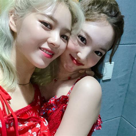 Twice Member Jungyeon Posts A Cute Selfie To Congratulate Nayeon On Her