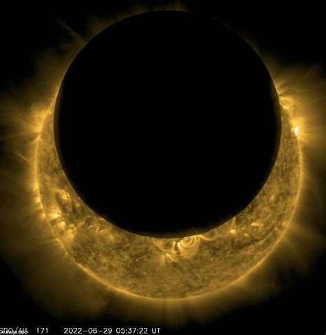 La Sonda De La Nasa Captura Una Foto Del Eclipse Solar Que Muestra
