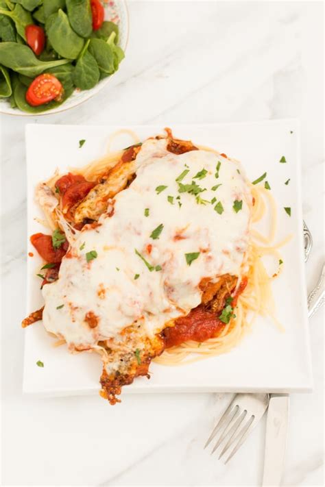 Pollo alla parmigiana in italian, but affectionately referred by aussies as parma, parmi or a schnitty with tomato sauce and i know chicken parmigiana requires more effort than the usual quick 'n easy meals. Quick and Easy Chicken Parmesan Recipe - Oh Sweet Basil