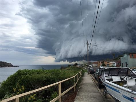Sydney Storm Watch Bondi Beach Cloud Tsunami Roll Into Sydney In