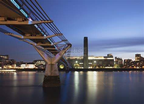 英国伦敦千禧桥和泰特现代之夜高清图片下载 正版图片501516222 摄图网