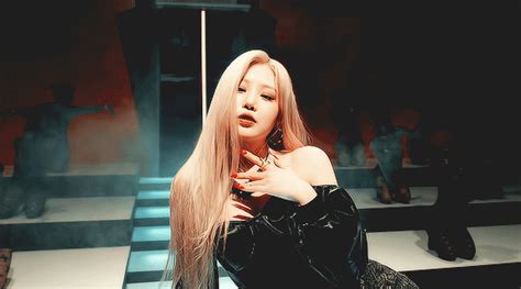 Oh, meu deus ela me levou para o céu oh, meu deus ela me mostrou todas as estrelas. (𝐆)𝐈-𝐃𝐋𝐄 → gif 'Oh my god' MV (G)I-DLE #I_trust #여자아이들 ...