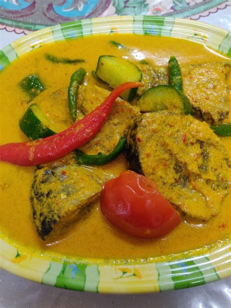 Selain karena harganya ekonomis, kandungan gizi tongkol juga cukup tinggi. Resepi Gulai Lemak Ikan Tongkol Style Kelantan - Bidadari.My