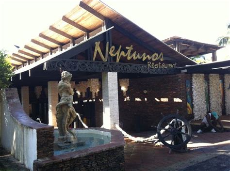 Entrada Del Restaurante Picture Of Neptuno S Restaurant Boca Chica Tripadvisor