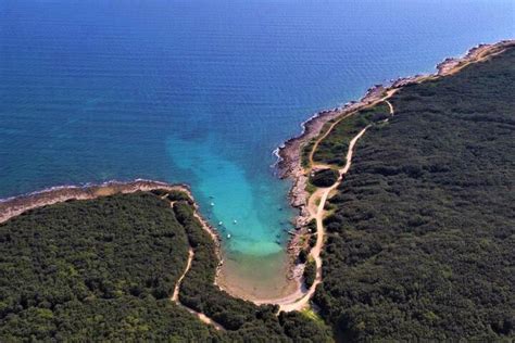 Kroatien ist mitglied der europäischen union, der nato, der welthandelsorganisation, der osze und der vereinten nationen. Strand: Kale, Medulin - Šišan | Die besten Strände in ...