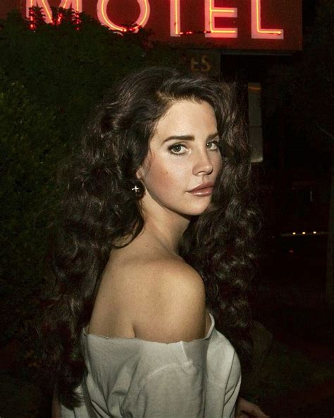 Lana Del Rey Lana Del Rey Hair Hair Inspiration Side Part Hairstyles