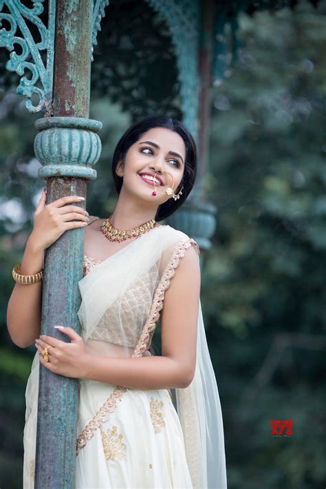 Actress Anupama Parameswaran New Glam Stills Social News Xyz Saree