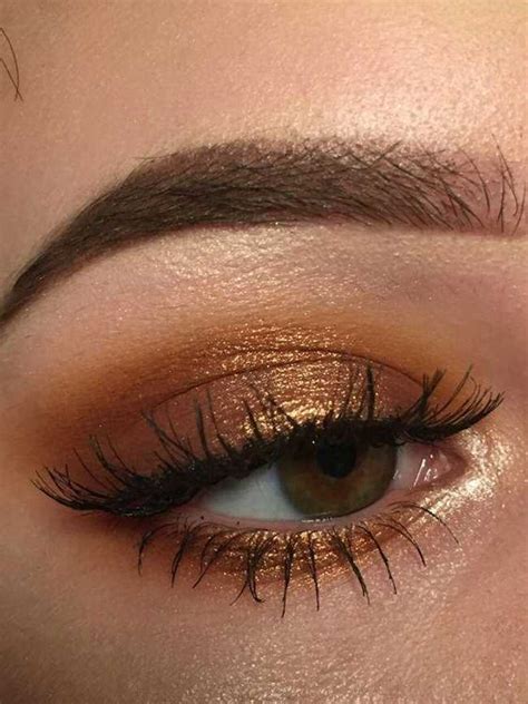 As a summer with delicate coloring, you should go for cool shades, and not opt for a bold, dramatic makeup for your eyes. Best Eyeshadow Colors for Hazel Eyes