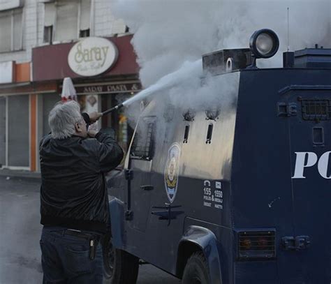 Turkey Police Fire Tear Gas To Block May Day Protesters In Istanbul