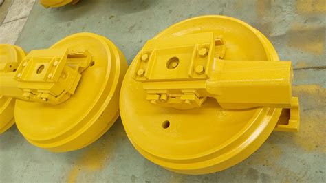 Komatsu Bulldozer D65 Idler Part No144 30 00037 Idler Komatsu