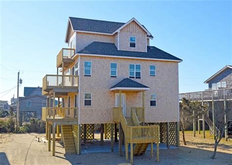 Be the first to catch a glimpse of the morning sun as it rises over the horizon on the atlantic ocean. Cape Hatteras Cottage Rentals | Lighthouse View
