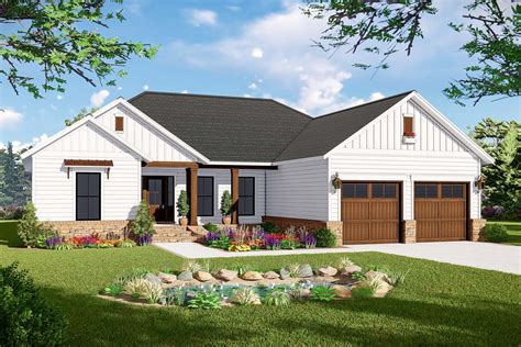 New American Ranch Home Plan With Split Bed Layout 51189mm