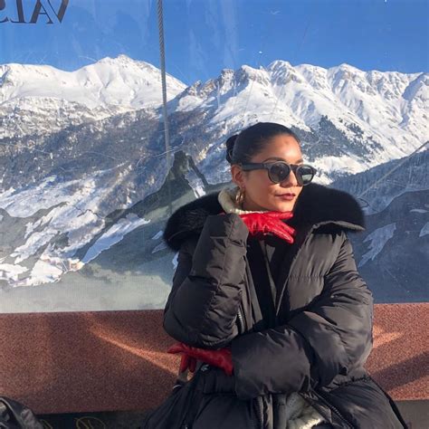 It peaked at number 55 on the billboard hot 100, becoming hudgens's highest charting single. VANESSA HUDGENS on Holiday in Switzerland - Instagram ...