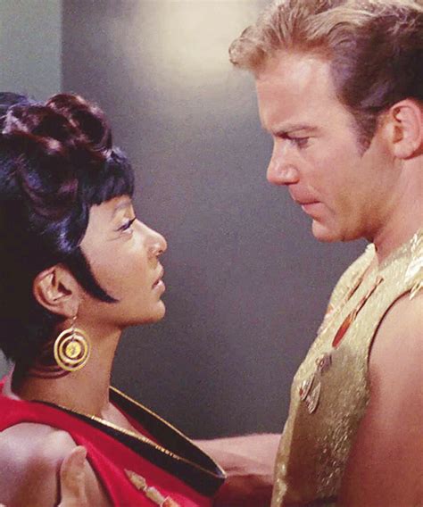 Abnormal Geduldig Kreisförmig Captain Kirk Kisses Uhura Roboter Nadel
