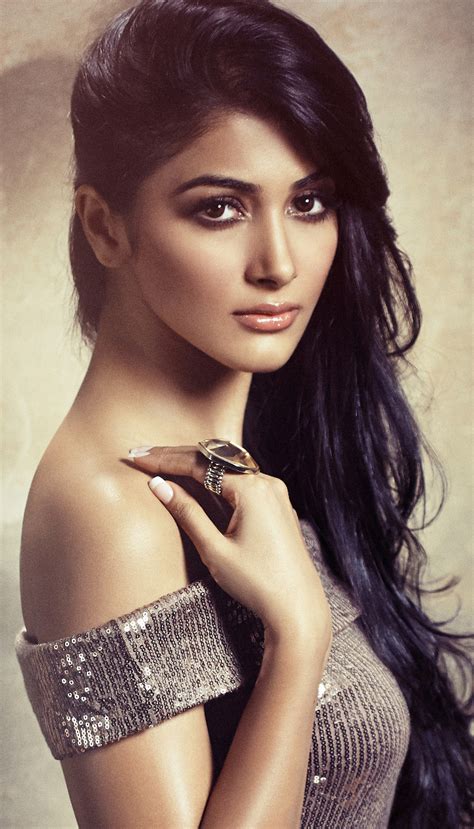 Meet Pooja Hegde Ashutosh Gowarikers Newest Find