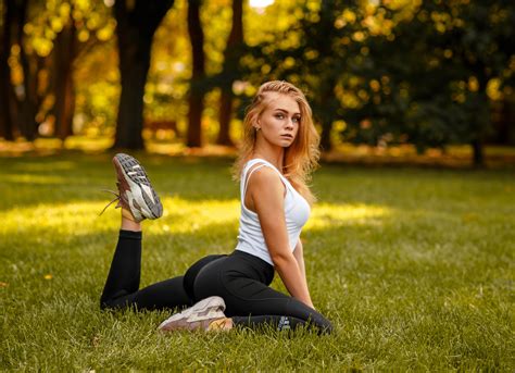 wallpaper model blonde looking at viewer white tops leggings sneakers sportswear