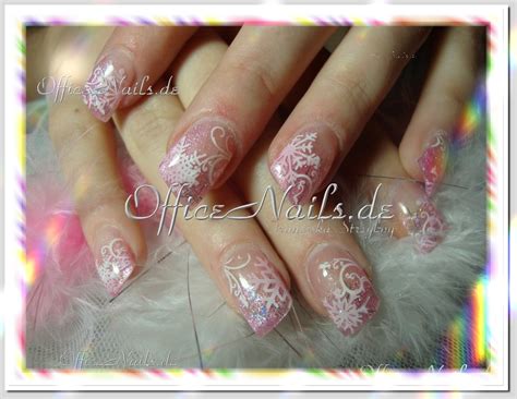 Einfach 20 sekunden in warmes wasser legen, von der trägerfolie lösen und auf der schwitzschicht platzieren. Airbrush