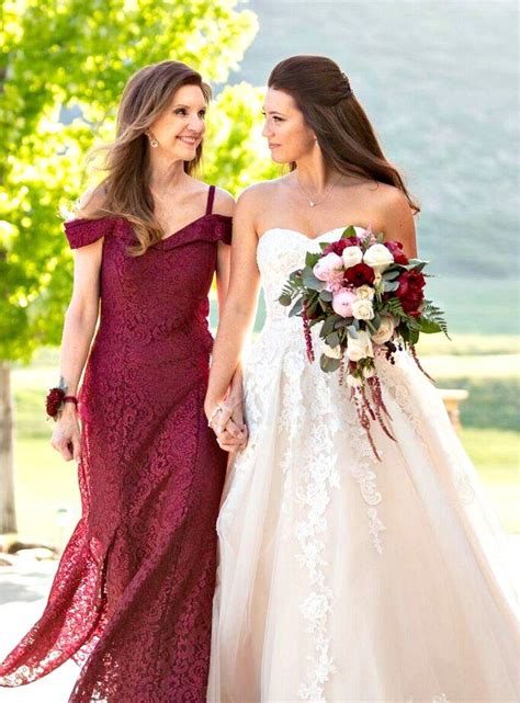 Trendy and classy mother of the bride dresses are presented in this photo gallery. Gorgeous Mother of the Bride Dresses from Real Weddings ...