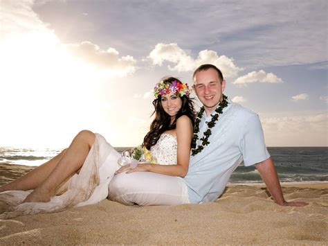 Personalized Hawaiian Wedding On A Shoestring Budget Best Hawaii Weddings Planning And