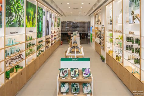 Innisfree Store Shop for hydrating green tea serums and volcanic clay ...