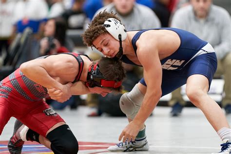 District 11 Class 2A wrestling: Day 1 results
