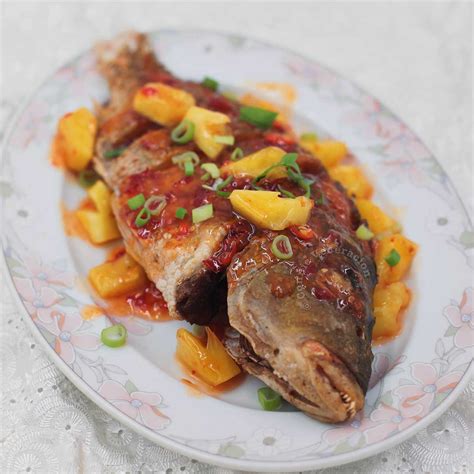 Fried Flounder With Pineapple Sauce