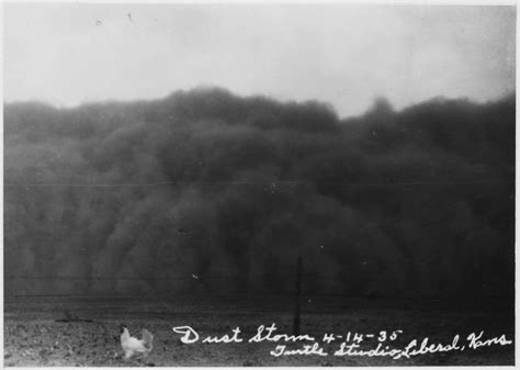 20 Vintage Photographs Captured Scenes Of The Dust Bowl During The