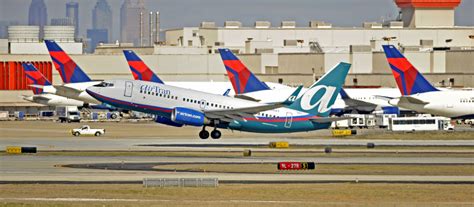 Air Tran B 737 700 Departs On Runway 27l Atlanta Hartsfield Jackson International Airport Aviones