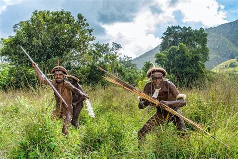 Suku Dani Penghuni Tanah Papua Yang Punya Tradisi Potong Jari
