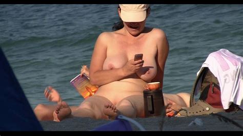 Ragazze Sexy Nudiste Che Si Abbronzano Nude Sulla Spiaggia Movie From JizzBunker Com Video Site