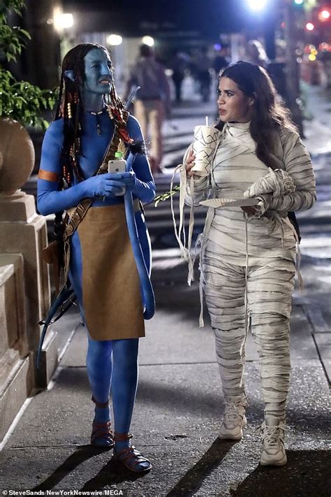 Anne Hathaway Transforms Into Neytiri From James Camerons Avatar Onset