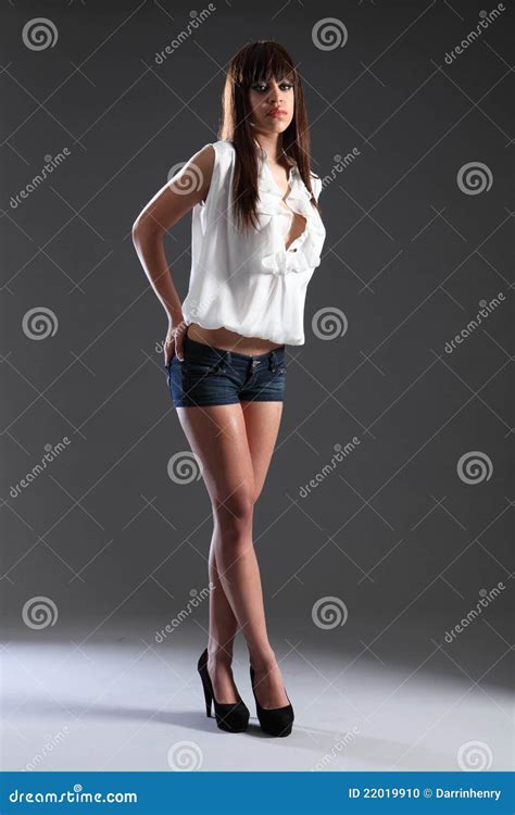 Slim Beautiful Naked Girl Sitting On The Floor Legs Crossed Royalty Free Stock Photography