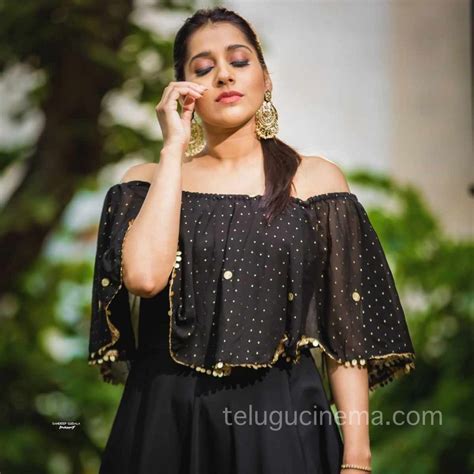 Rashmi Gautam Makes A Statement With Earrings Telugu Cinema