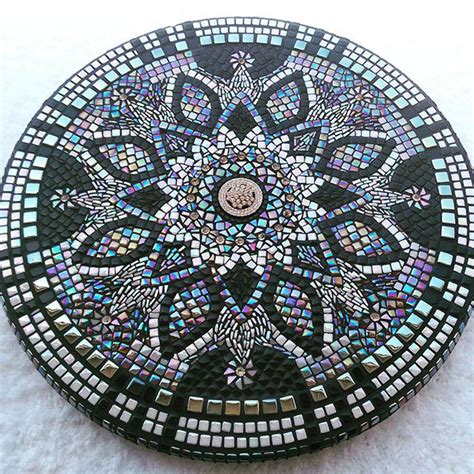 Centering Mosaic Table Top Designs How To Mosaic Mosaic Tile Table