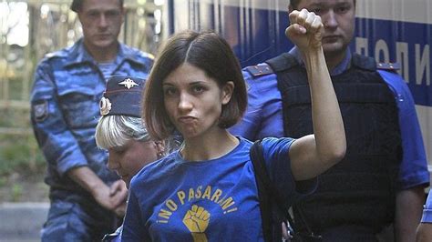 Pussy Riot Condenadas A Dos Años De Prisión Lanzan Un Nuevo Single Putin Lights Up The Fires