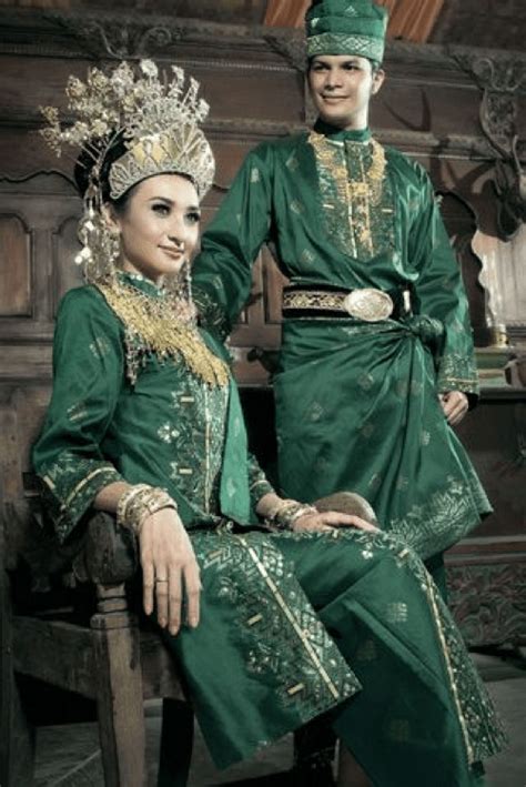 Pakaian Tradisional Melayu Wanita Baju Kebaya Jenis Busana Pengantin