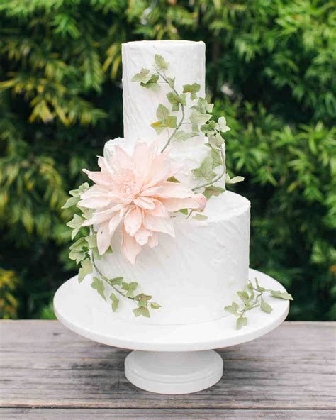 This handmade buttercream cake was made without the use of fondant. Wedding Cakes with Sugar Flowers That Look Incredibly Real ...