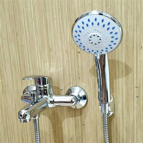 Toto kran tx120len adalah keran yang dipasang pada dinding kamar mandi, memiliki tuas atau gagang keran yang luwes dan nyaman untuk digunakan. Jual Kran bathub shower air panas dingin - Jakarta Barat ...