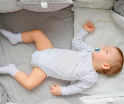 Por Qué Los Bebés Se Sobresaltan Durante El Sueño Descubre Las Causas