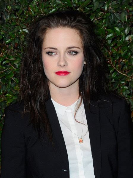 Poll Did Kristen Stewart Pull Off This Bold Lipstrong Eye Makeup Look