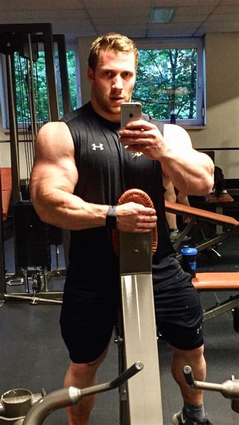 Pin By Charles Hunter On Selfie Muscle Muscle Selfie Carn