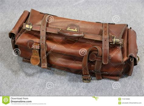 Old Suitcase - An Old Retro-styled Suitcase Stock Photo - Image of retrostyled, carrying: 113416366