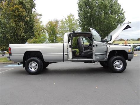 How is the extra compartment space in the double. 2001 Dodge Ram 2500 SLT Quad Cab 4X4 / 5.9 L CUMMINS DIESEL / Long Bed