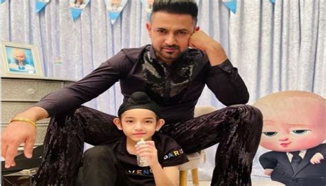 Gippy Grewals Son Shinda Do Cleaning At Home Video Viral