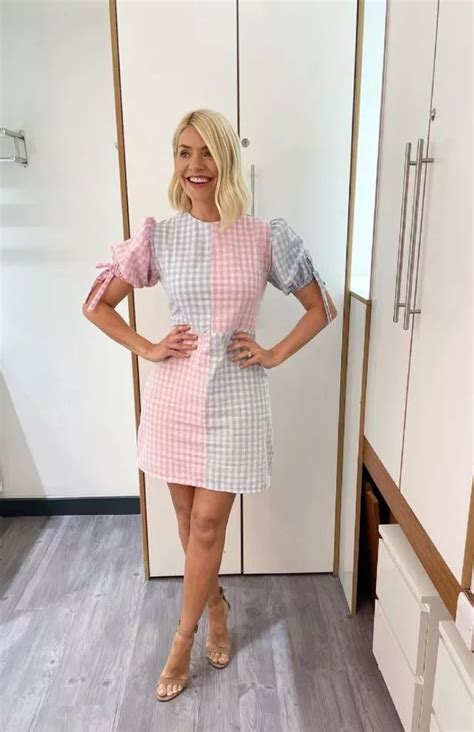 Holly Willoughby Wows This Morning Viewers As She Shows Off Incredible Legs In Multi Colour