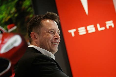 Tesla ceo elon musk is not dead. Elon Musk ya es la persona más rica del mundo - Periodismo ...